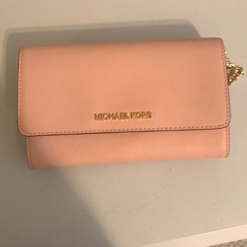 Michael Kors cross body wallet in light pink.